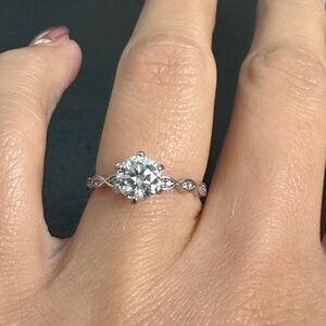 Elegant Silver 1ct moissanite Ring